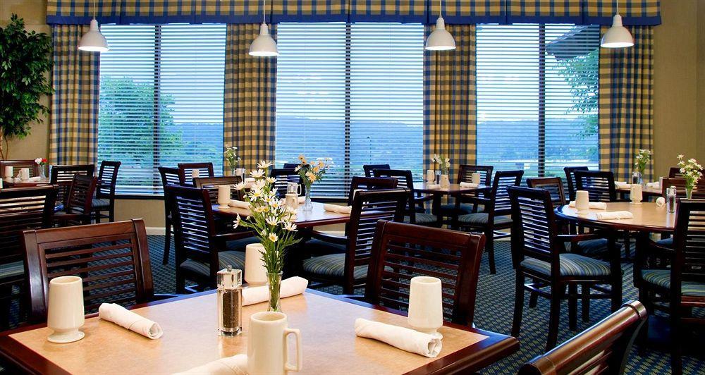 Ramada By Wyndham Greensburg Hotel & Conference Center Restaurant billede
